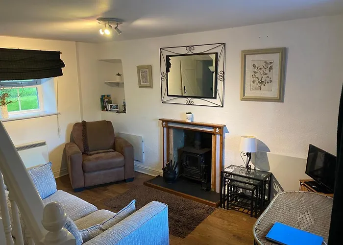 Cozy Retreat Near Historic Vakantiehuis *